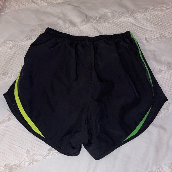 Nike drifit shorts - Picture 2 of 3